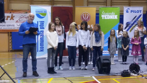 Zmagovalke predizbora Otroci pojejo slovenske pesmi in se veselijo Radia Ptuj v Sv. Tojici